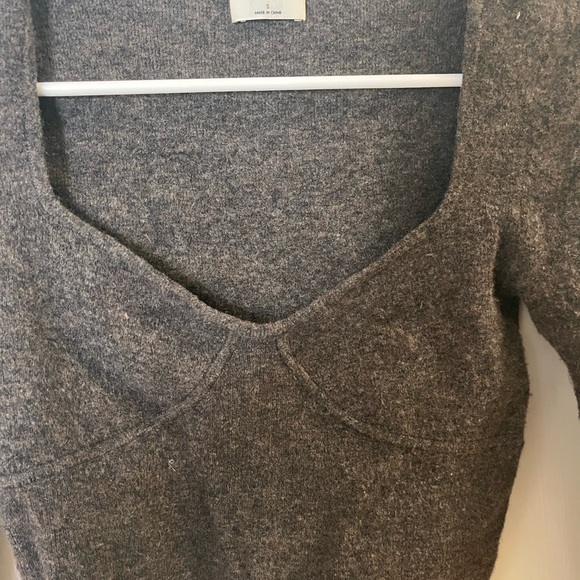 Aritzia Wilfred Gray Cropped Sweater - Picture 4 of 5